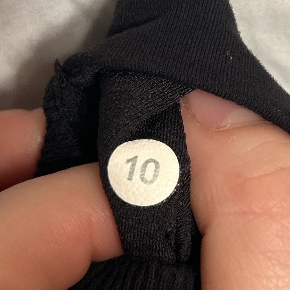 |lululemon| Black Pocketed Capri Leggings Size 10 - Picture 5 of 5